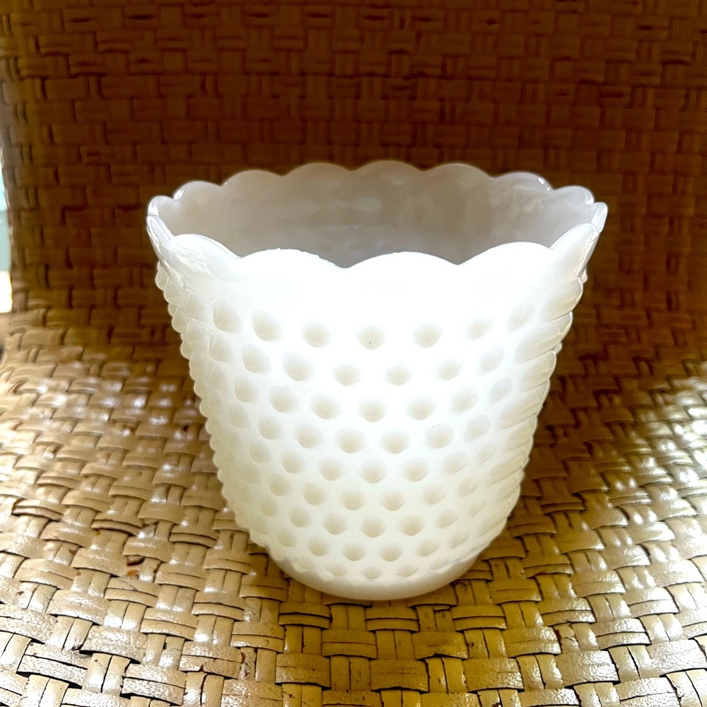 VTG White Hobnail Flower Pot Hobnail Glass
